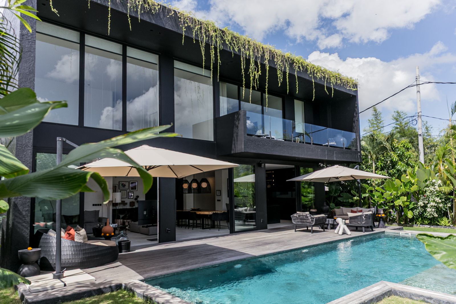 MONO FLAT ROOF HOUSE